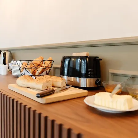 Le Falcoz Bed & Breakfast
